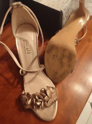 Sandalias Lodi Piel Doradas, usadas una vez