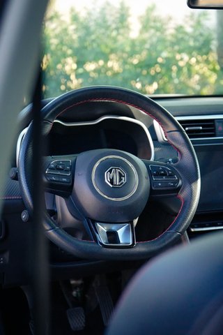 MG ZS Luxury 111 CV · Como nuevo · 25.500 km
