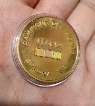 Moneda y Llavero copa del mundo FIFA 1982