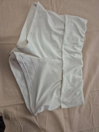 Un pantalón corto, una falda, y dos corpiños