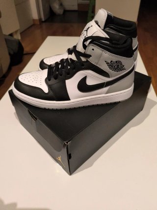 Air Jordan 1 Mid Blanco Negro Gris Humo