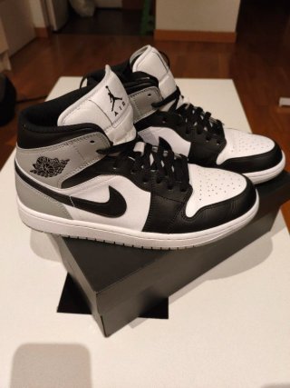 Air Jordan 1 Mid Blanco Negro Gris Humo