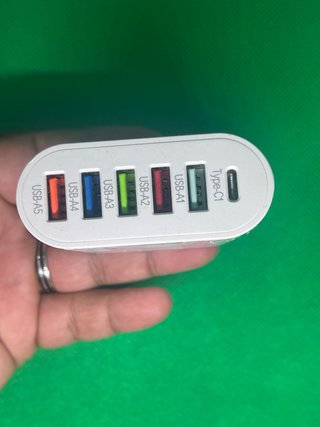 Cargador multipuerto 65W 5 USB + 1 USB-C blanco
