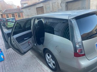 Mitsubishi Grandis 2006