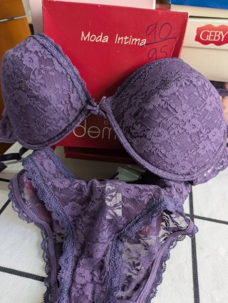 Sujetador encaje morado 90C