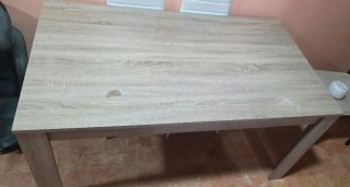 Mesa de comedor de madera