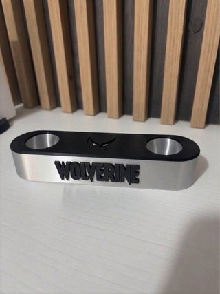 Soporte Individual Mando PS5 – Diseño Wolverine