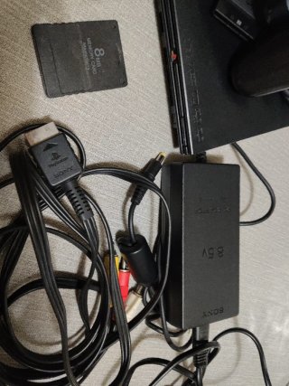 Consola Sony PS2 Negra + Accesorios más un juego