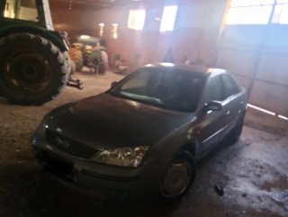 Coche gris 4 puertas