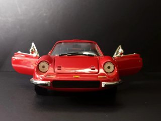 Ferrari Dino 246 GTS 1972 scala 1:18
