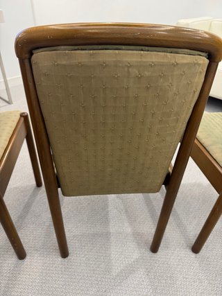 Sillas de comedor de madera y tela