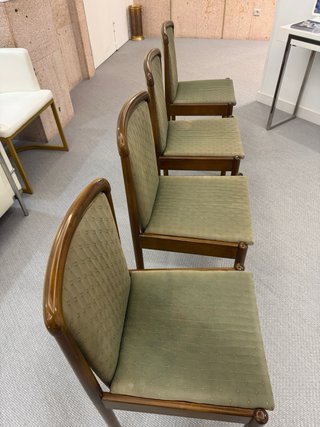 Sillas de comedor de madera y tela