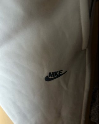 Pantalón Nike beige sin estrenar