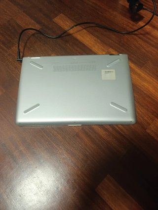 Portátil HP Pavilion x360 en color plata.