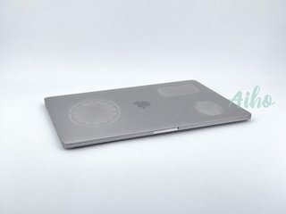 MacBook Pro 15" (2018) Intel Core i9 2.9GHz 6 núcleos - SSD 2TB - 32GB RAM con marcas de pegatinas