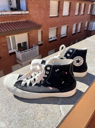 Converse Chuck Taylor AllStar negras bordadas EU40