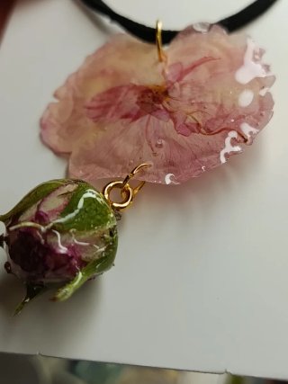 Colgante flor sakura y capullo rosa