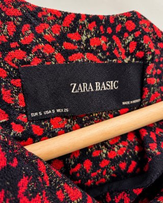 Chaqueta Zara Estampada Roja y Negra Talla S