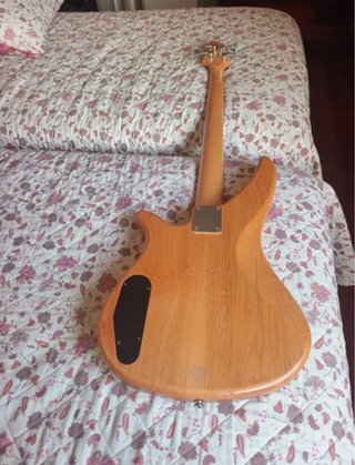 Bajo Eléctrico Yamaha 4 Cuerdas