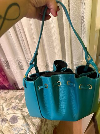 Bolso de piel color turquesa