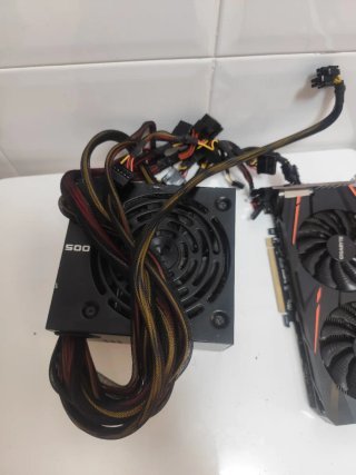 Fuente Alimentación y Tarjeta Gráfica Gigabyte