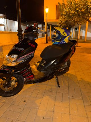 Yamaha Jog RR Negra y Roja