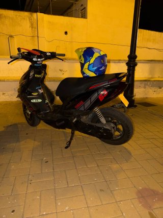 Yamaha Jog RR Negra y Roja