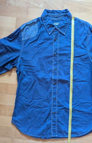 Camisa azul de manga larga