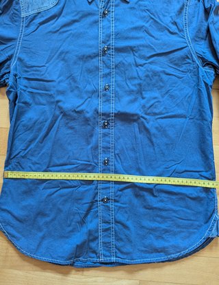Camisa azul de manga larga