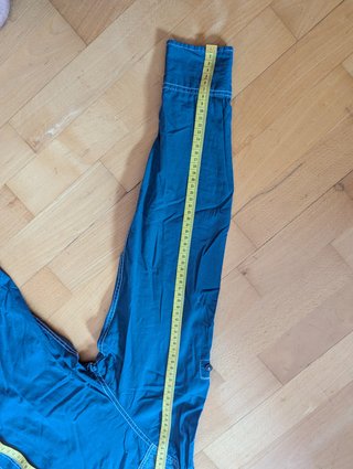 Camisa azul de manga larga