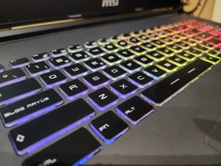 Portátil Gaming MSI perfecto estado 17", leer...