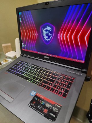 Portátil Gaming MSI perfecto estado 17", leer...