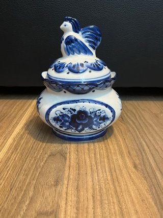 Bombonera Gzhel Gallina Cerámica Azul y Blanca
