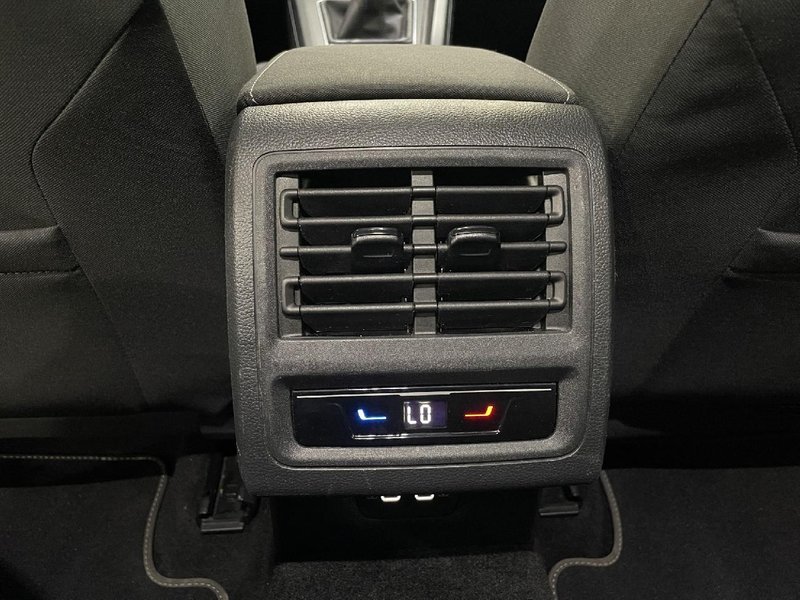 Volkswagen Golf 2022, foto 37