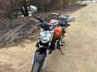 Yamaha FZ6 Naked Naranja y Negra