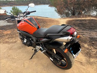 Yamaha FZ6 Naked Naranja y Negra
