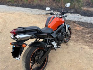 Yamaha FZ6 Naked Naranja y Negra