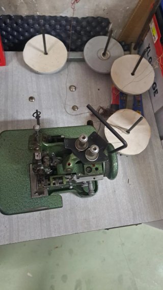 Remalladora Industrial Gubtor Vintage 3 Hilos