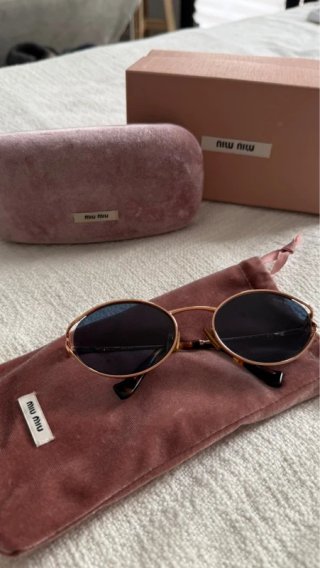 Gafas de sol Miu Miu doradas