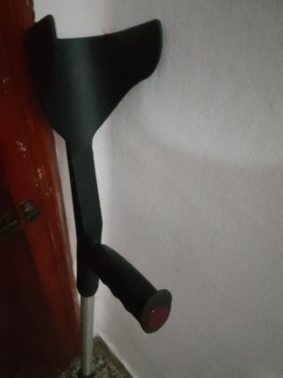 Muleta axilar negra adulto.3 euros