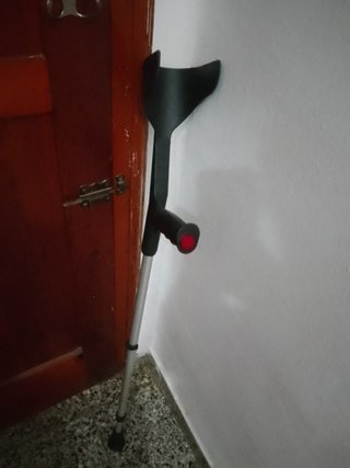 Muleta axilar negra adulto.3 euros