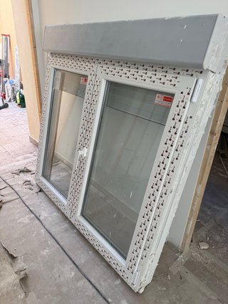 Ventana PVC Oscilobatiente con Persiana 140x120