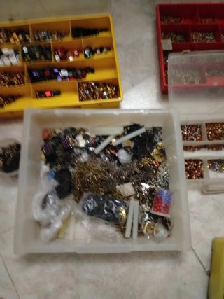 Lote de abalorios varios