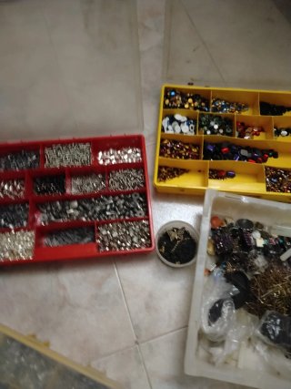 Lote de abalorios varios