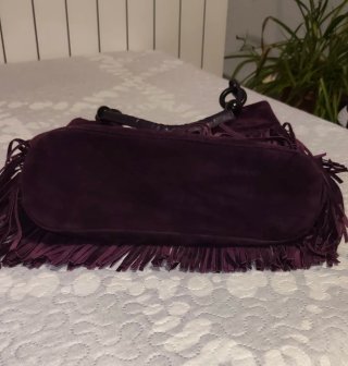Bolso morado con flecos