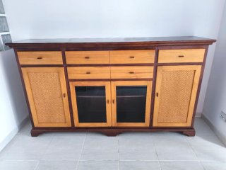Mueble de salón madera y ratán