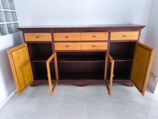 Mueble de salón madera y ratán