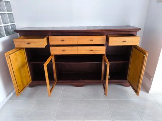 Mueble de salón madera y ratán