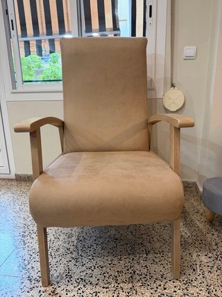 Sillón Sullon beige tela y madera