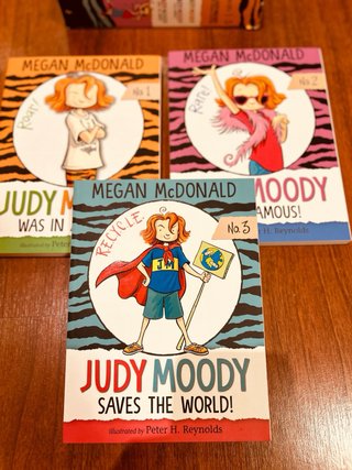 Pack 3 libros inglés Judy Moody + caja